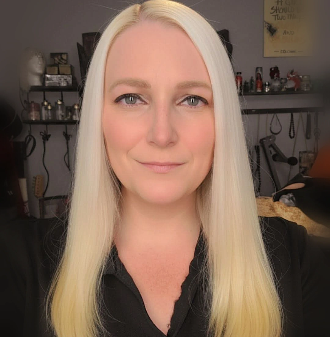 Leslie, owner of Coastal Cleaning Concierge